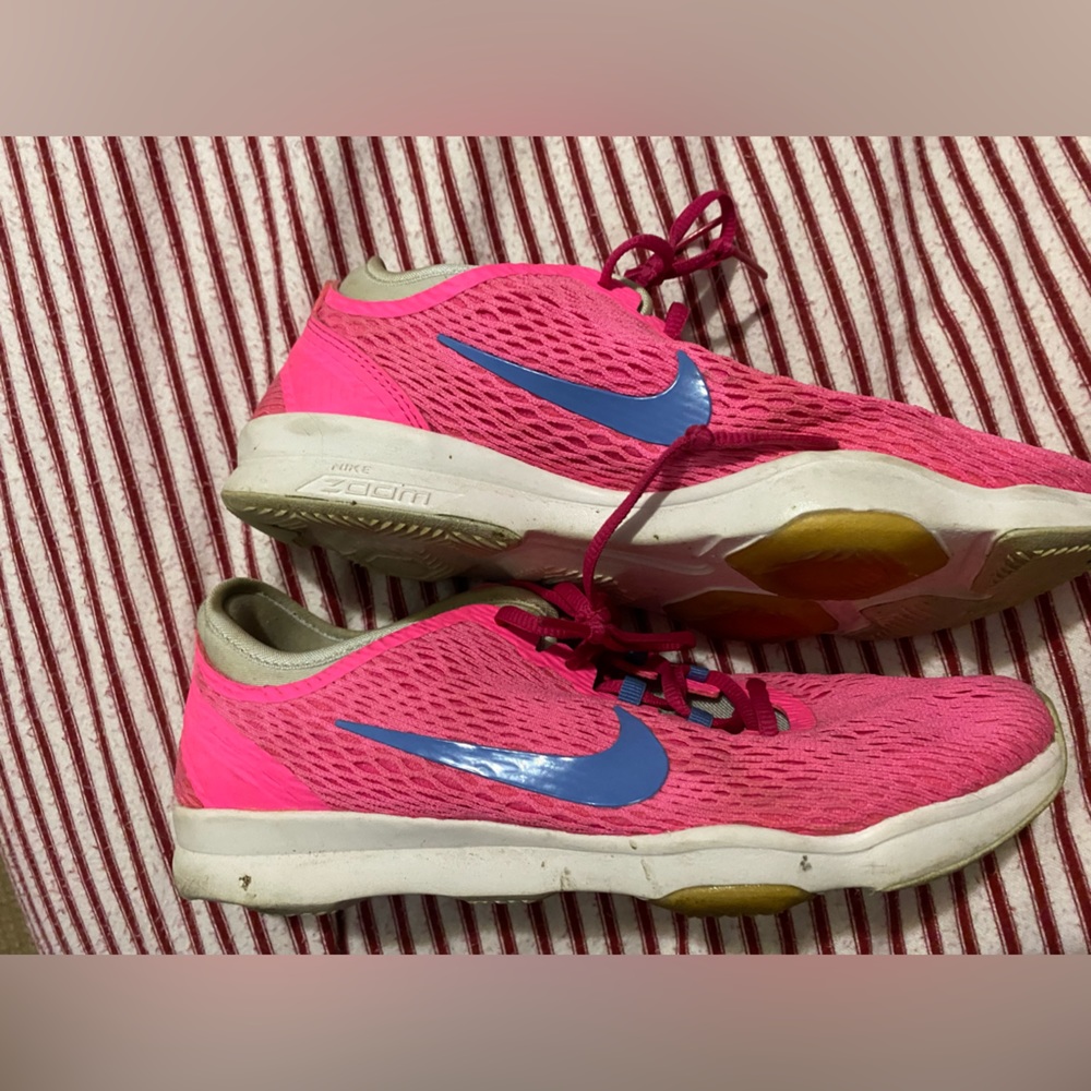 Neon pink Nike zoom